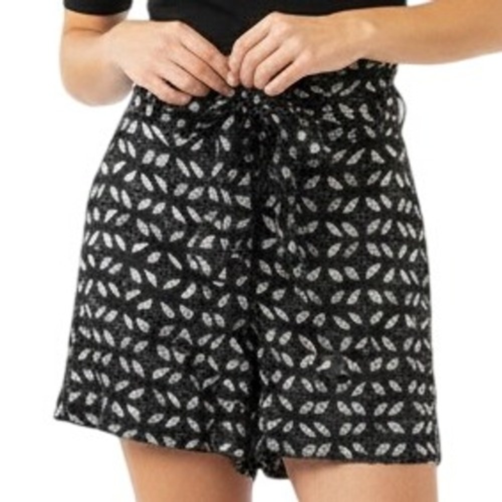 Maurices Paperbag Shorts Black White Floral Print Waist Tie Size S New 4" Inseam